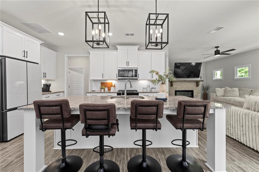 4 bedroom, 3 bathroom, 2,479 sq ft single family residence for sale at 202 Jefferson Avenue, Canton, GA 30114 — photo 7