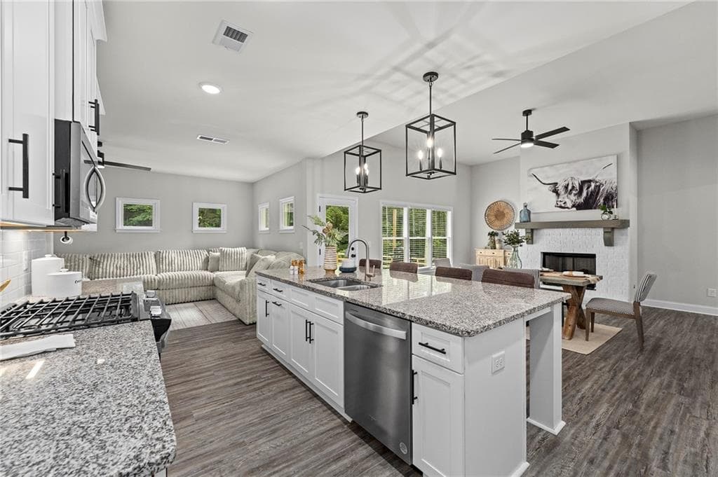4 bedroom, 3 bathroom, 2,479 sq ft single family residence for sale at 202 Jefferson Avenue, Canton, GA 30114 — photo 10