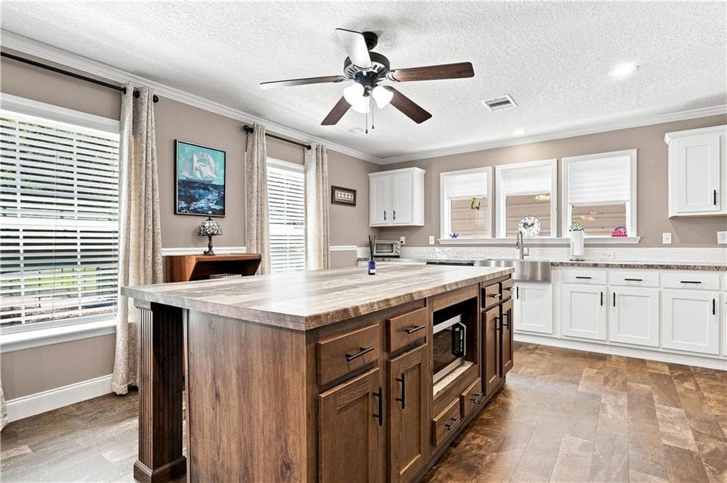 3 bedroom, 2 bathroom, 1,920 sq ft single family residence under contract at 657 Barnes Mountain Road, Ellijay, GA 30540 — photo 3