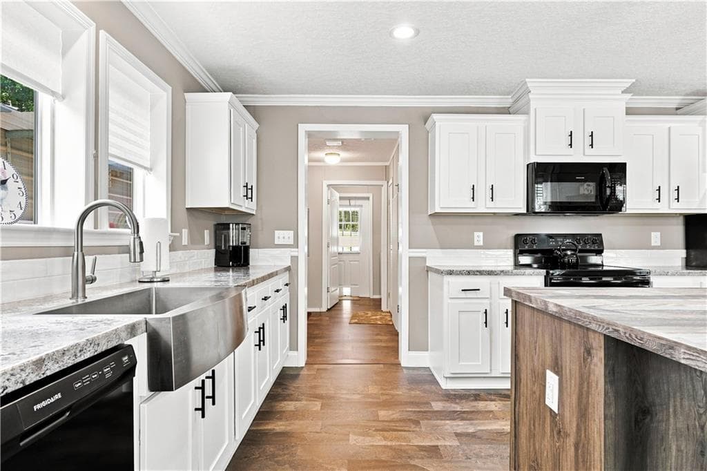 3 bedroom, 2 bathroom, 1,920 sq ft single family residence under contract at 657 Barnes Mountain Road, Ellijay, GA 30540 — photo 5