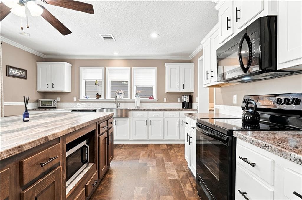 3 bedroom, 2 bathroom, 1,920 sq ft single family residence under contract at 657 Barnes Mountain Road, Ellijay, GA 30540 — photo 8