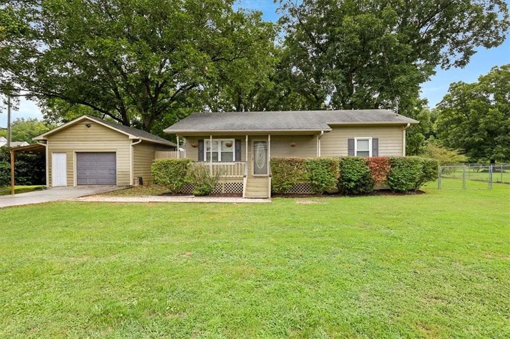 2 bedroom, 2 bathroom, 960 sq ft single family residence under contract at 303 S Main Street, Adairsville, GA 30103