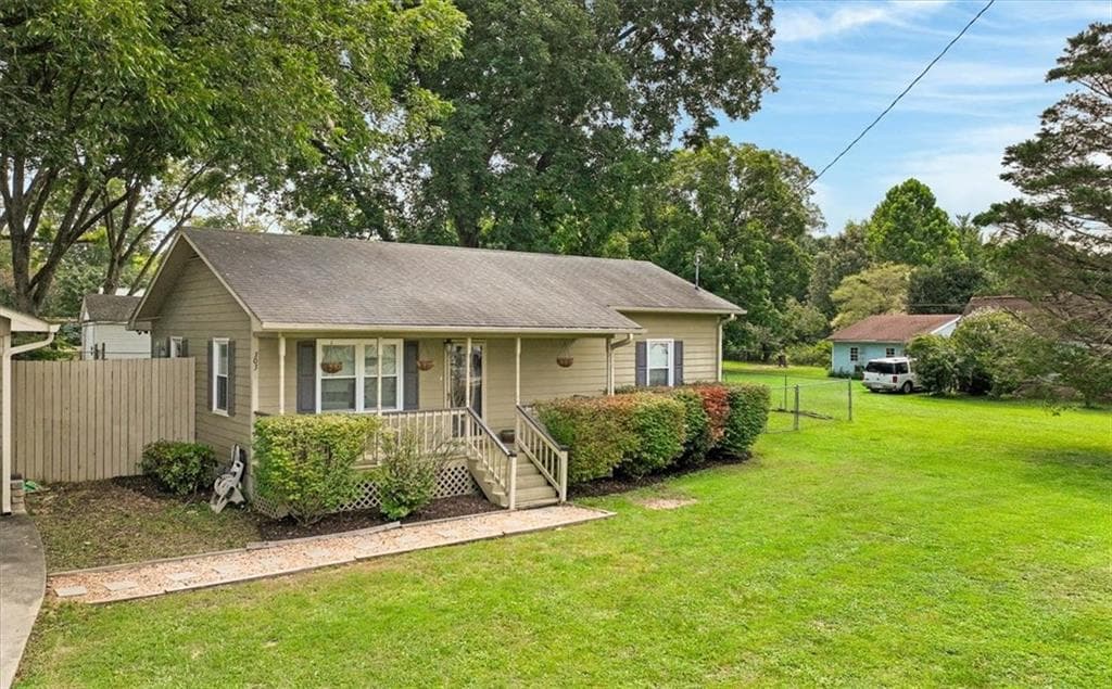 2 bedroom, 2 bathroom, 960 sq ft single family residence under contract at 303 S Main Street, Adairsville, GA 30103 — photo 3