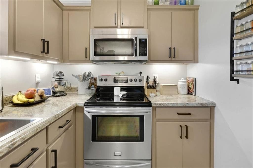 2 bedroom, 2 bathroom, 960 sq ft single family residence under contract at 303 S Main Street, Adairsville, GA 30103 — photo 8
