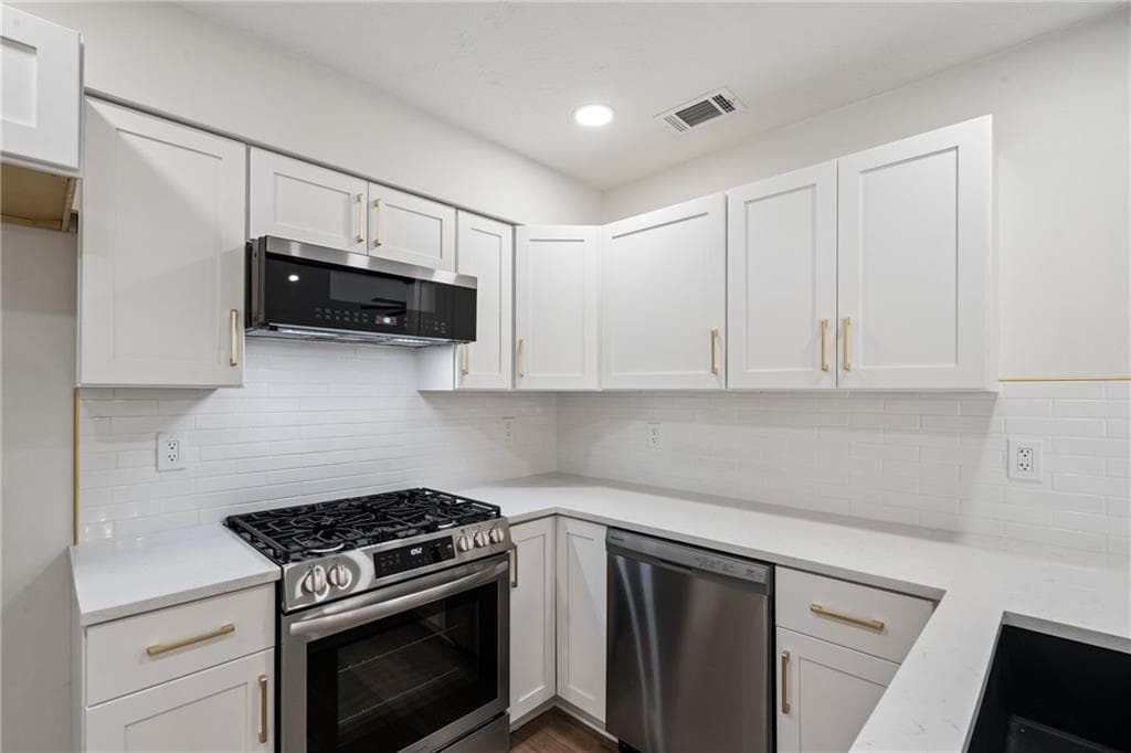3 bedroom, 2 bathroom, 1,238 sq ft single family residence for sale at 6361 Valley Dale Drive, Riverdale, GA 30274 — photo 9