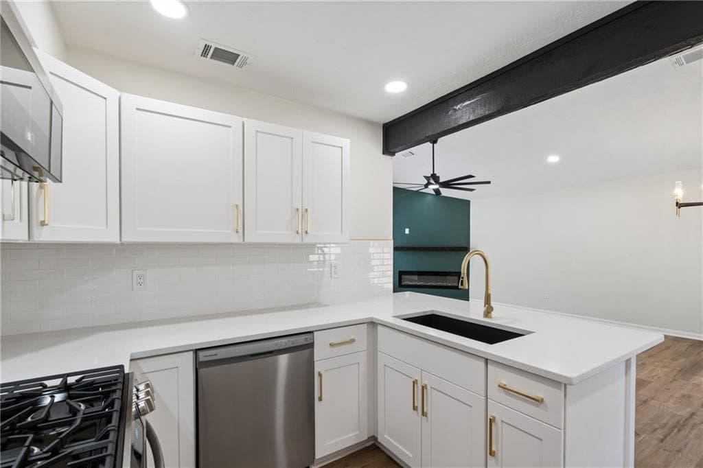 3 bedroom, 2 bathroom, 1,238 sq ft single family residence for sale at 6361 Valley Dale Drive, Riverdale, GA 30274 — photo 10