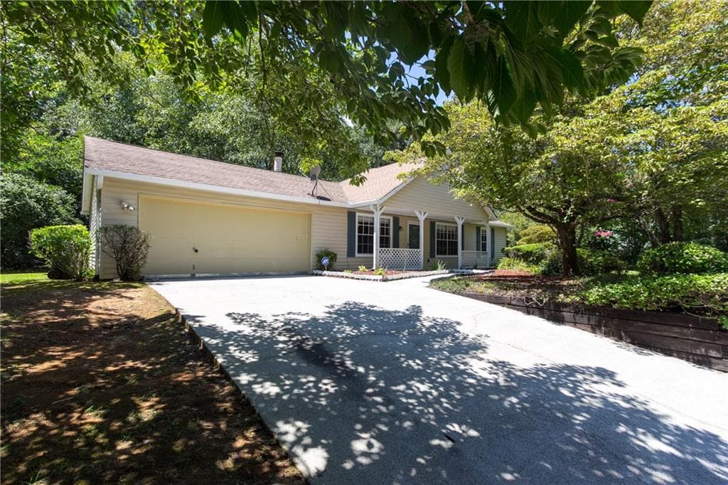3 bedroom, 2 bathroom, 1,436 sq ft single family residence for rent at 2007 Walden Park Drive, Snellville, GA 30078 for $1,650 a month — photo 2