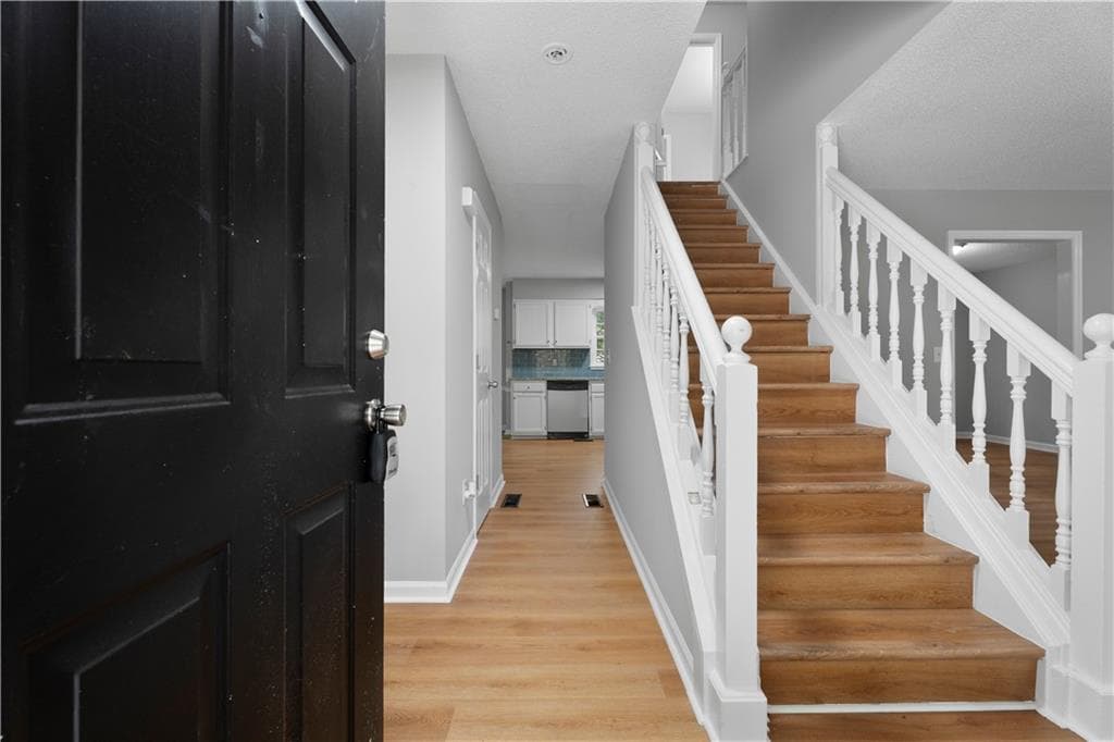 4 bedroom, 4 bathroom, 2,341 sq ft single family residence for sale at 1860 Hickory Creek Court, Acworth, GA 30102 — photo 4