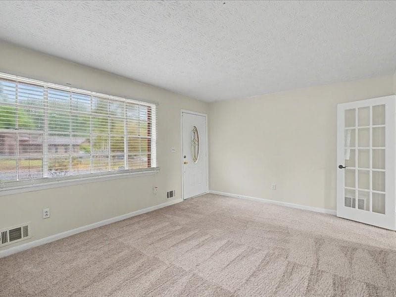 3 bedroom, 2 bathroom, 1,726 sq ft single family residence for sale at 538 Wexwood Drive, Riverdale, GA 30274 — photo 4
