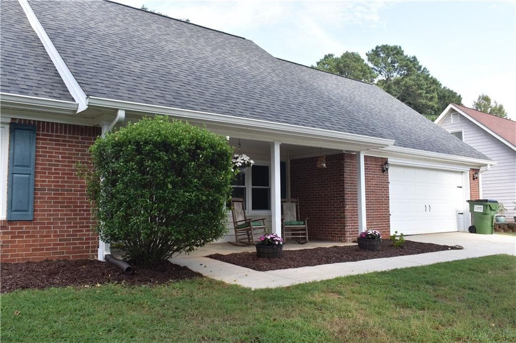 3 bedroom, 2 bathroom, 1,874 sq ft single family residence for sale at 3628 Cherry Creek Drive, Conyers, GA 30013 — photo 3