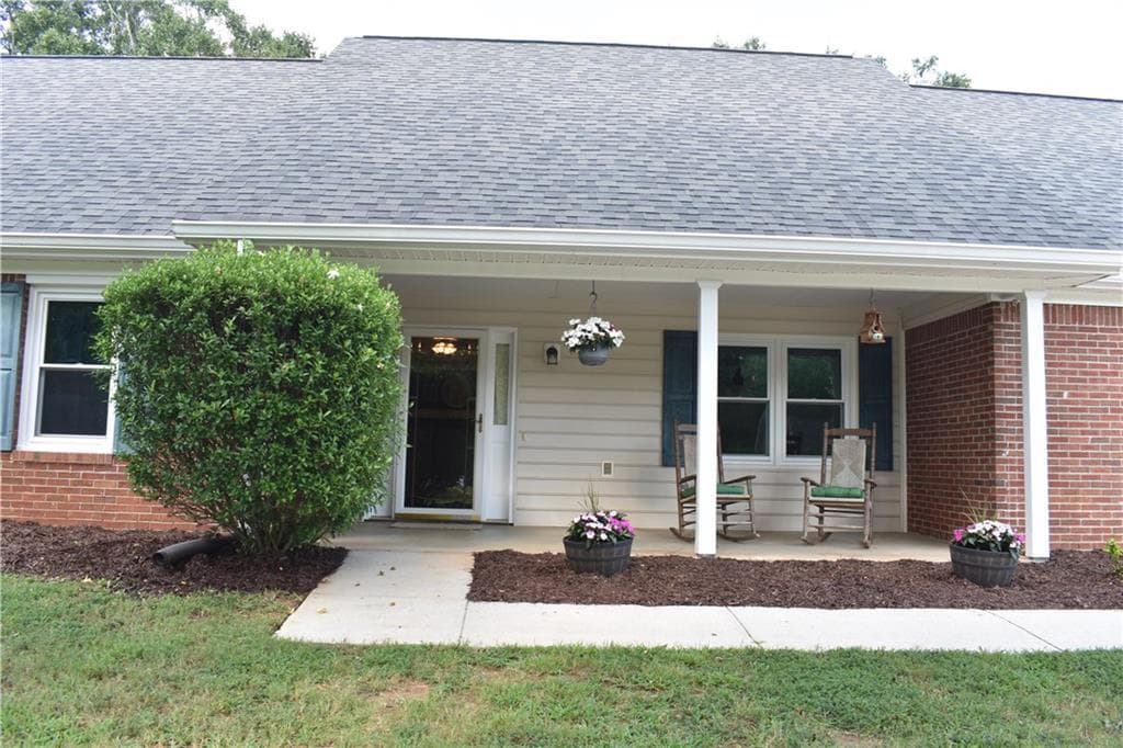 3 bedroom, 2 bathroom, 1,874 sq ft single family residence for sale at 3628 Cherry Creek Drive, Conyers, GA 30013 — photo 8