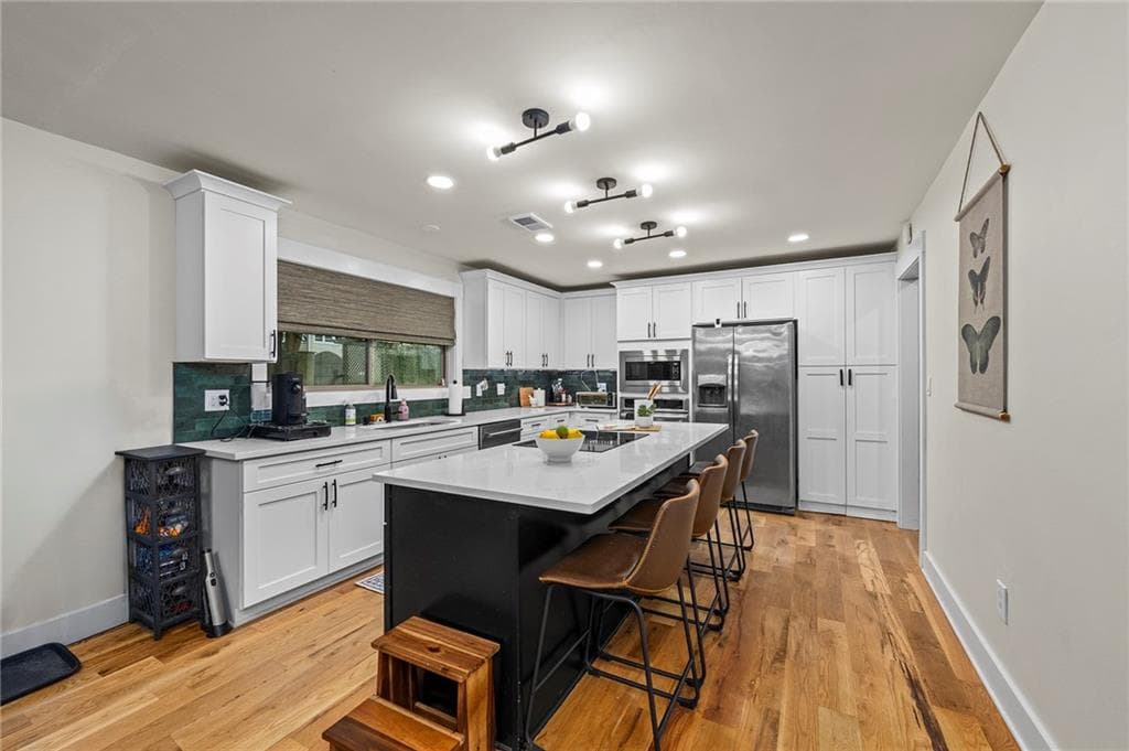 5 bedroom, 3 bathroom, 3,640 sq ft single family residence under contract at 4358 Inverary Walk, Roswell, GA 30075 — photo 3