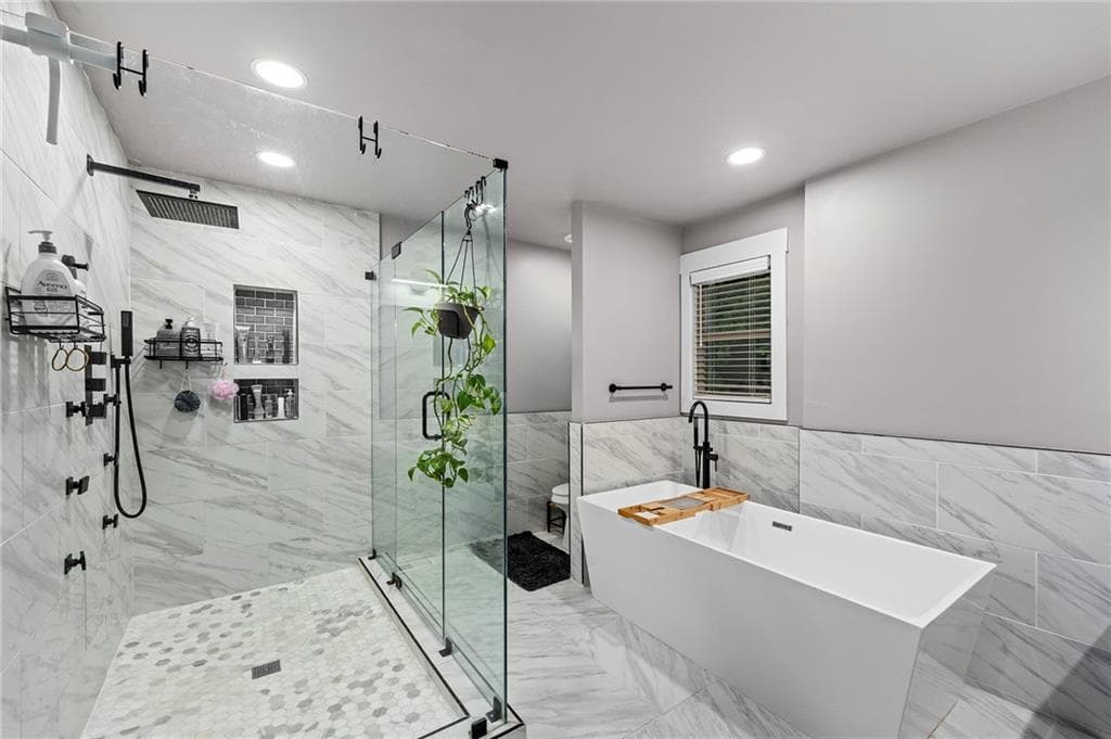 5 bedroom, 3 bathroom, 3,640 sq ft single family residence under contract at 4358 Inverary Walk, Roswell, GA 30075 — photo 4