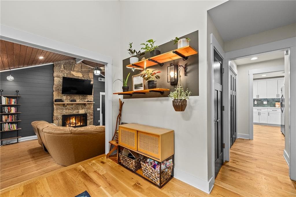 5 bedroom, 3 bathroom, 3,640 sq ft single family residence under contract at 4358 Inverary Walk, Roswell, GA 30075 — photo 7
