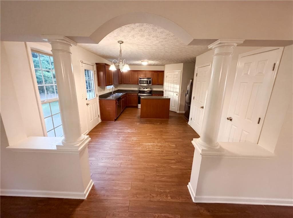 6 bedroom, 4 bathroom, 3,479 sq ft single family residence under contract at 5747 Union Pointe Drive, Union City, GA 30291 — photo 2