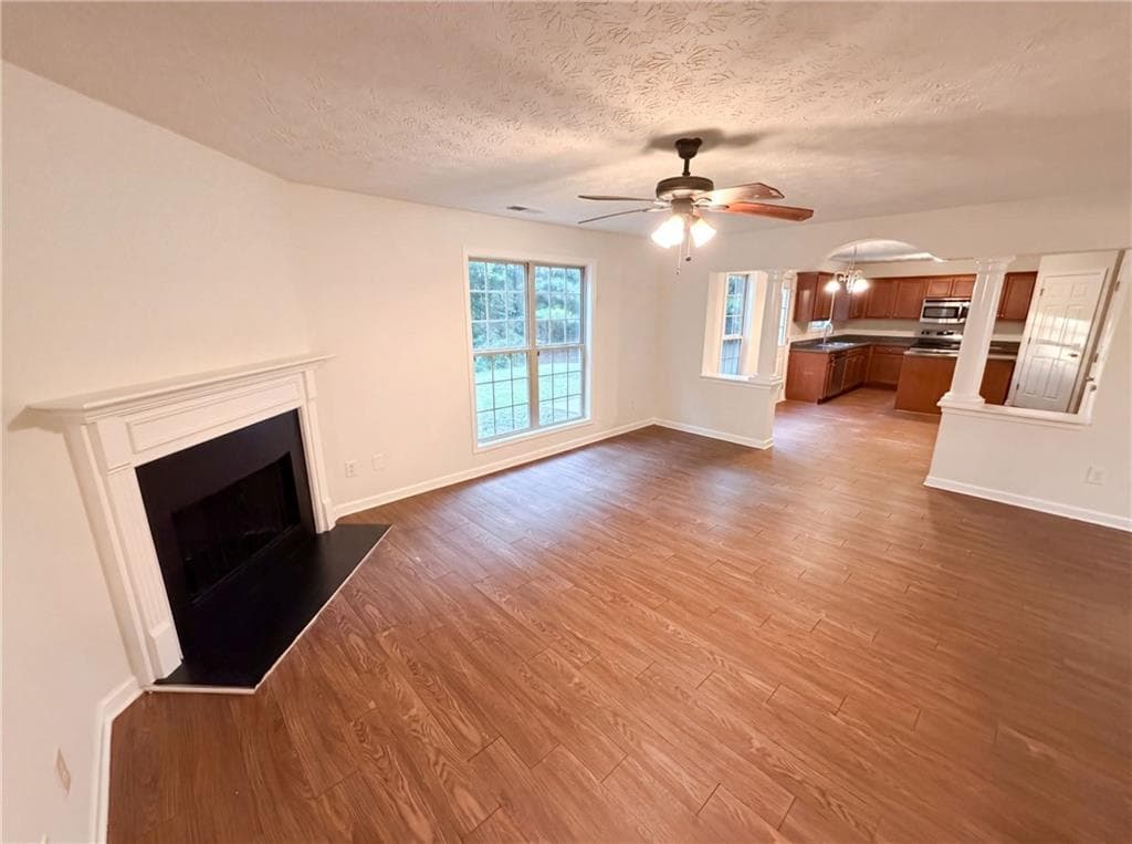 6 bedroom, 4 bathroom, 3,479 sq ft single family residence under contract at 5747 Union Pointe Drive, Union City, GA 30291 — photo 3