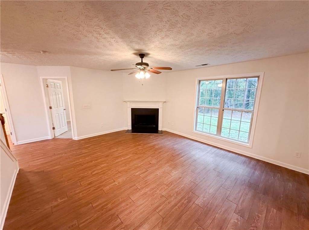 6 bedroom, 4 bathroom, 3,479 sq ft single family residence under contract at 5747 Union Pointe Drive, Union City, GA 30291 — photo 7
