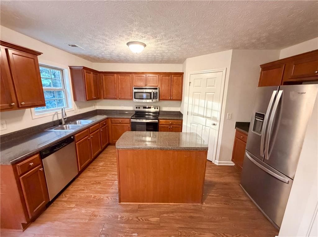 6 bedroom, 4 bathroom, 3,479 sq ft single family residence under contract at 5747 Union Pointe Drive, Union City, GA 30291 — photo 8