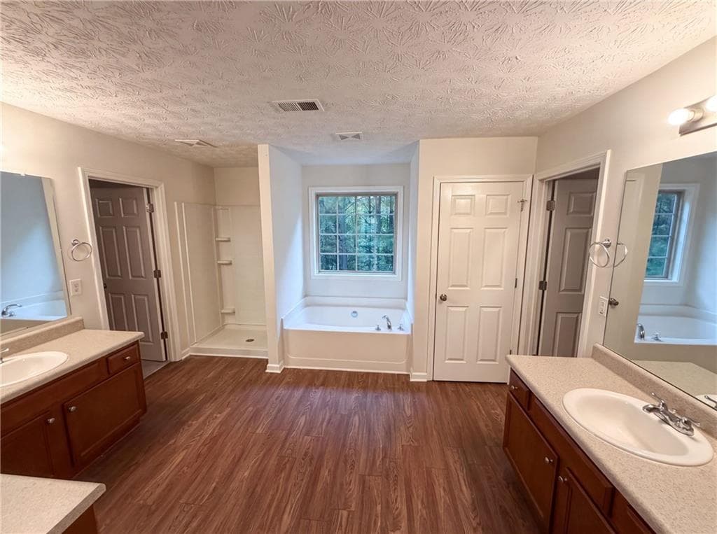 6 bedroom, 4 bathroom, 3,479 sq ft single family residence under contract at 5747 Union Pointe Drive, Union City, GA 30291 — photo 9
