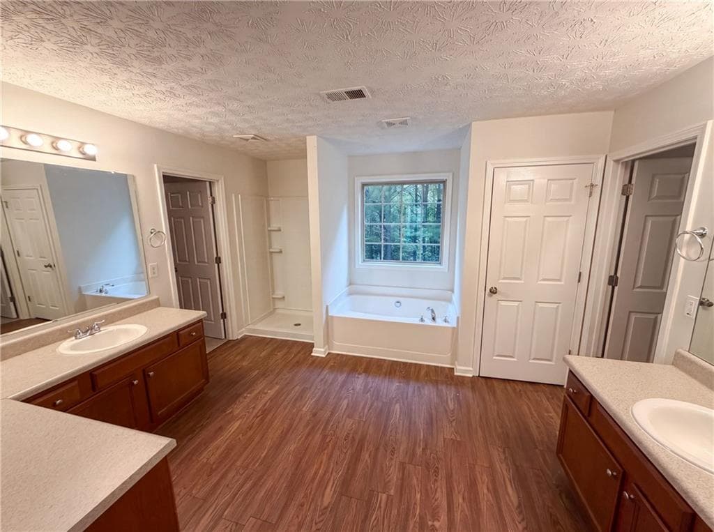6 bedroom, 4 bathroom, 3,479 sq ft single family residence under contract at 5747 Union Pointe Drive, Union City, GA 30291 — photo 10