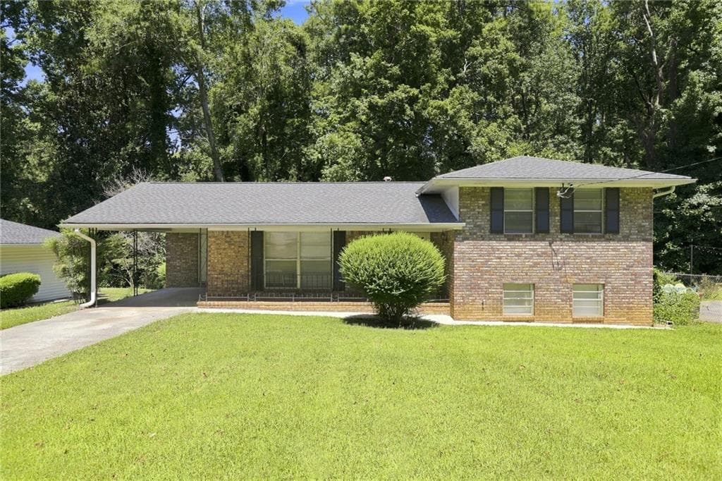 3 bedroom, 2 bathroom, 1,216 sq ft single family residence for rent at 2909 Briarwood Boulevard, East Point, GA 30344 for $1,790 a month — photo 1 of 18