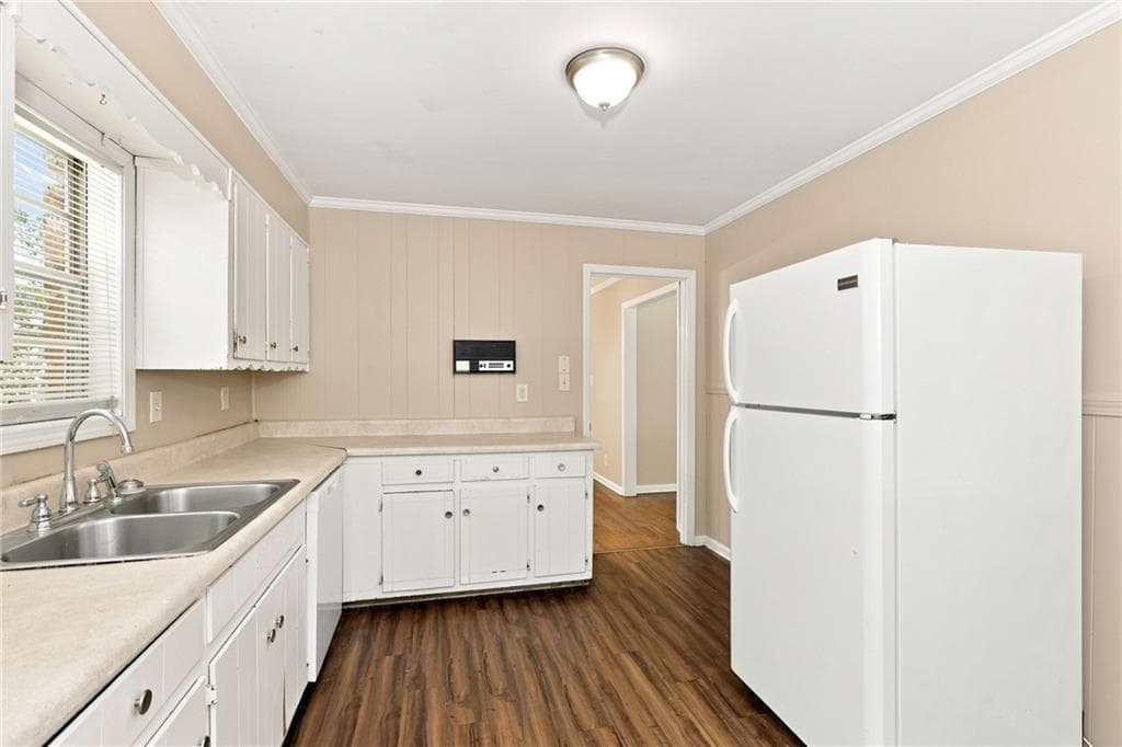 3 bedroom, 2 bathroom, 1,216 sq ft single family residence for rent at 2909 Briarwood Boulevard, East Point, GA 30344 for $1,790 a month — photo 2
