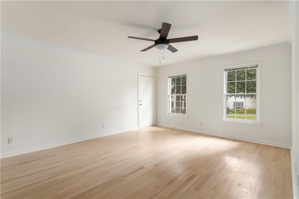 2 bedroom, 2 bathroom, 1,050 sq ft condominium for sale at 1101 Collier Road L5, Atlanta, GA 30318 — photo 2