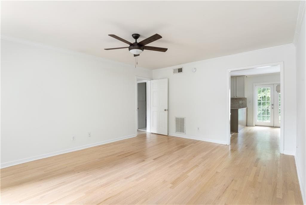 2 bedroom, 2 bathroom, 1,050 sq ft condominium for sale at 1101 Collier Road L5, Atlanta, GA 30318 — photo 3