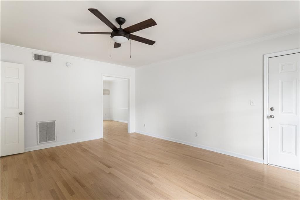 2 bedroom, 2 bathroom, 1,050 sq ft condominium for sale at 1101 Collier Road L5, Atlanta, GA 30318 — photo 4