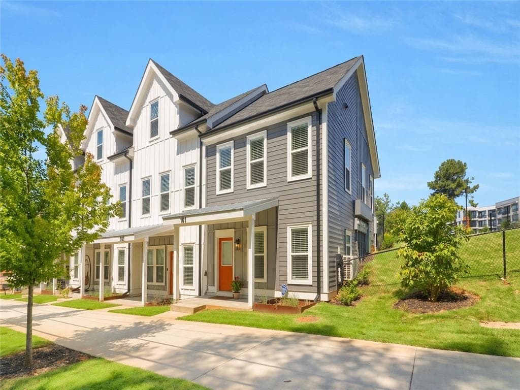 2 bedroom, 3 bathroom, 1,164 sq ft townhouse for sale at 721 Fayetteville Road 601, Atlanta, GA 30316