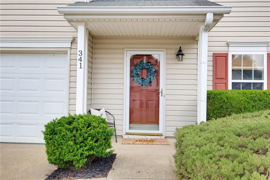 3 bedroom, 3 bathroom, 1,984 sq ft single family residence under contract at 341 Westminster Drive, Canton, GA 30114 — photo 3