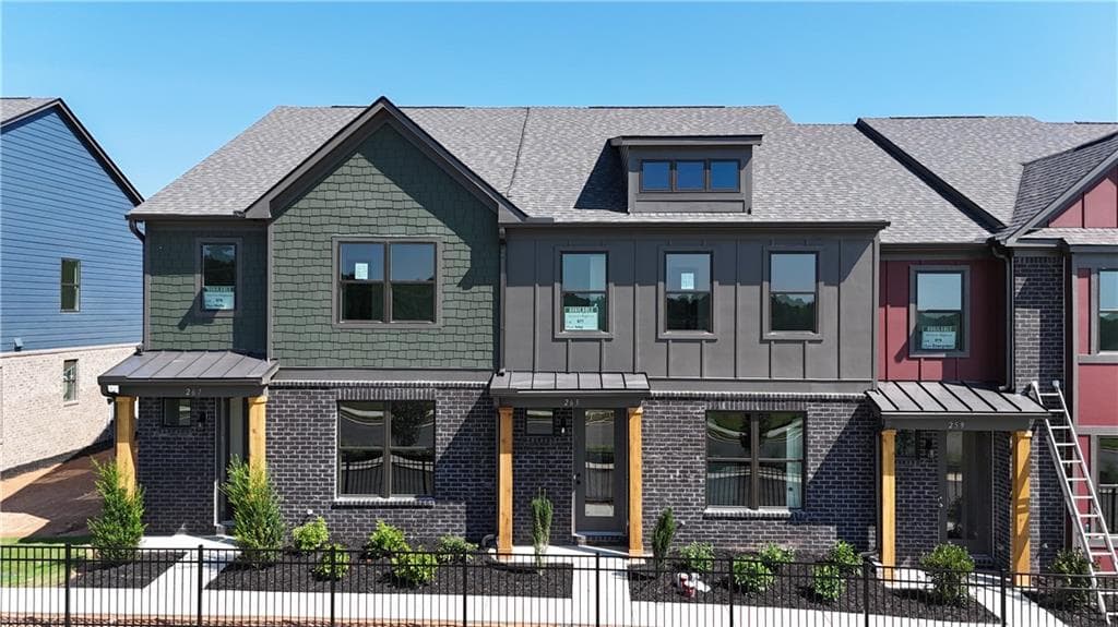 3 bedroom, 3 bathroom, 1,685 sq ft townhouse for sale at 263 Barracks Way 877, Hoschton, GA 30548 — photo 2