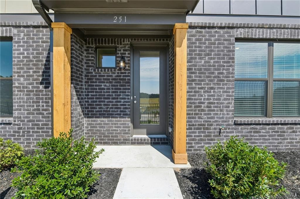 3 bedroom, 3 bathroom, 1,685 sq ft townhouse for sale at 263 Barracks Way 877, Hoschton, GA 30548 — photo 3