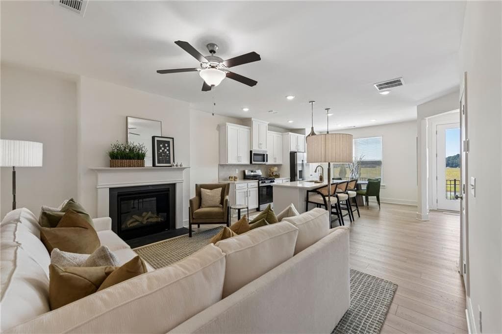 3 bedroom, 3 bathroom, 1,685 sq ft townhouse for sale at 263 Barracks Way 877, Hoschton, GA 30548 — photo 8