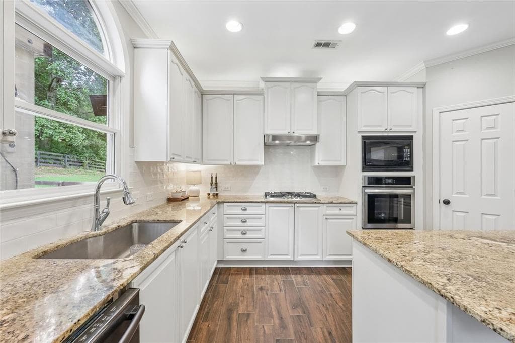 4 bedroom, 4 bathroom, 2,932 sq ft single family residence under contract at 5350 Avonshire Lane, Cumming, GA 30040 — photo 9