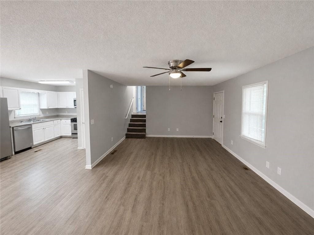 3 bedroom, 2 bathroom, 1,288 sq ft single family residence for sale at 17 Winchester Drive, Euharlee, GA 30145 — photo 3