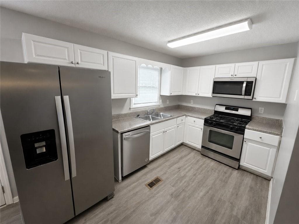 3 bedroom, 2 bathroom, 1,288 sq ft single family residence for sale at 17 Winchester Drive, Euharlee, GA 30145 — photo 5