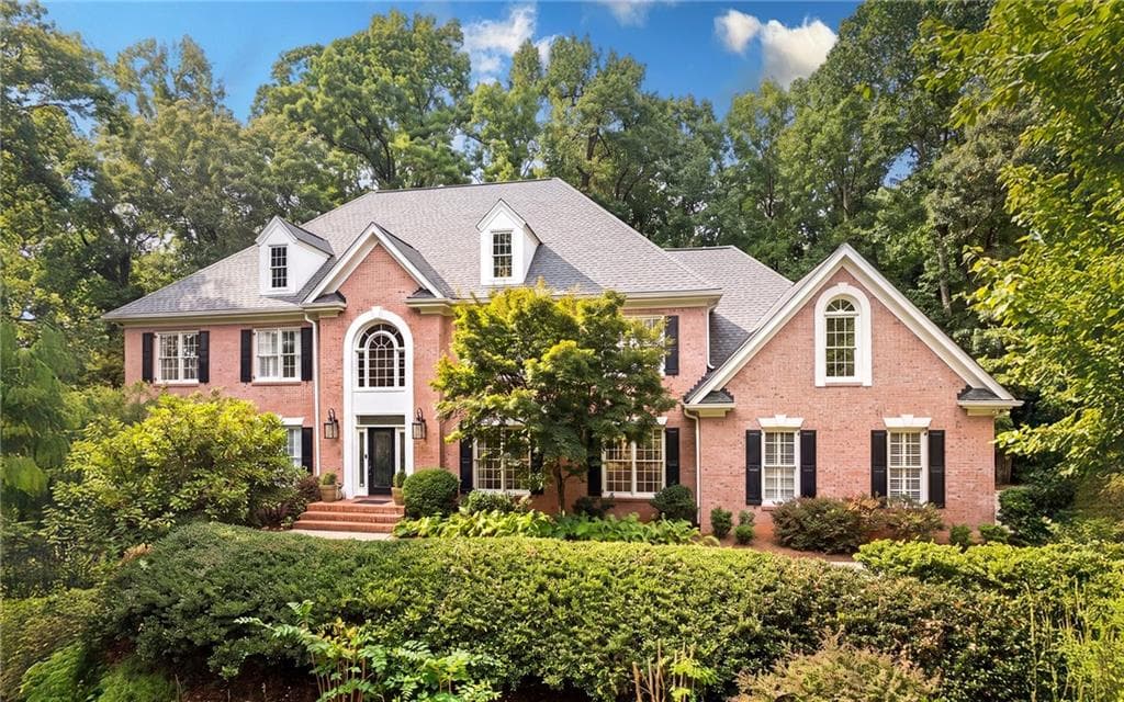 5 bedroom, 7 bathroom, 7,066 sq ft single family residence under contract at 2134 River Cliff Drive, Roswell, GA 30076 — photo 9