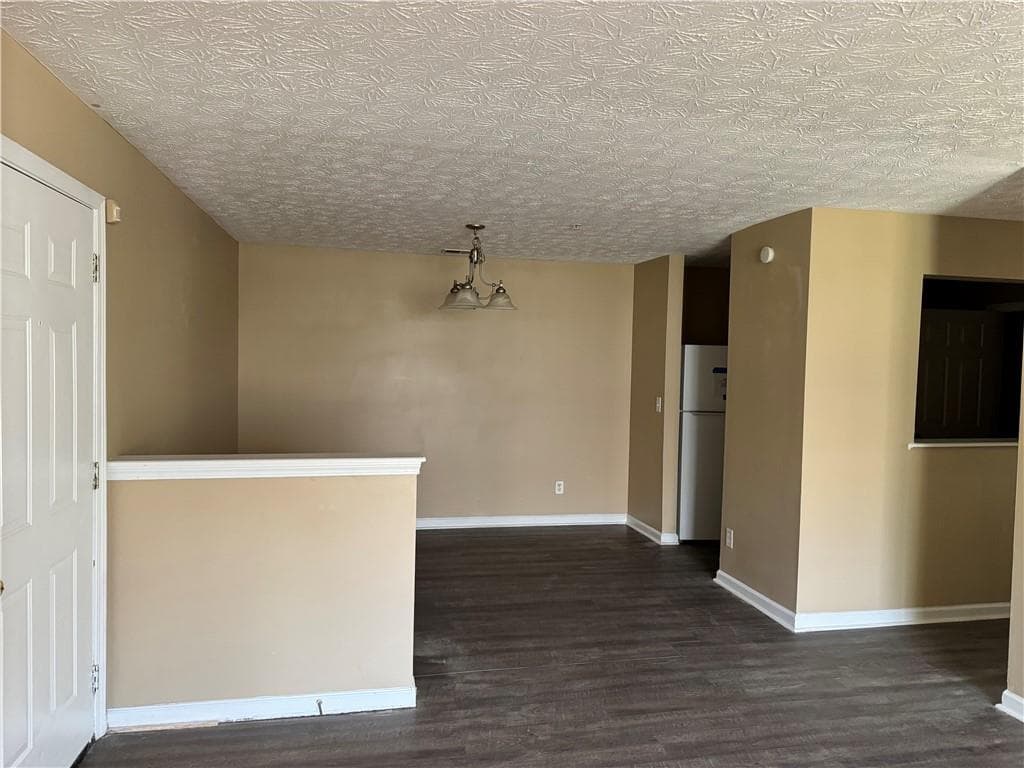 3 bedroom, 2 bathroom, 1,292 sq ft condominium for sale at 3203 Fairington Ridge Circle, Lithonia, GA 30038 — photo 2