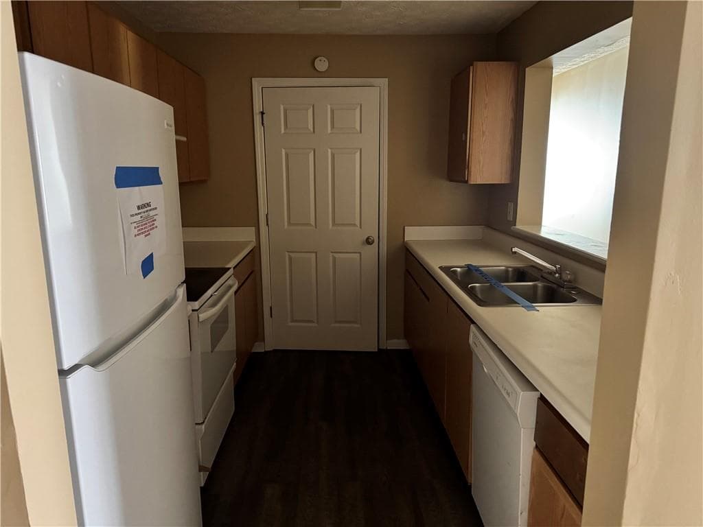 3 bedroom, 2 bathroom, 1,292 sq ft condominium for sale at 3203 Fairington Ridge Circle, Lithonia, GA 30038 — photo 3