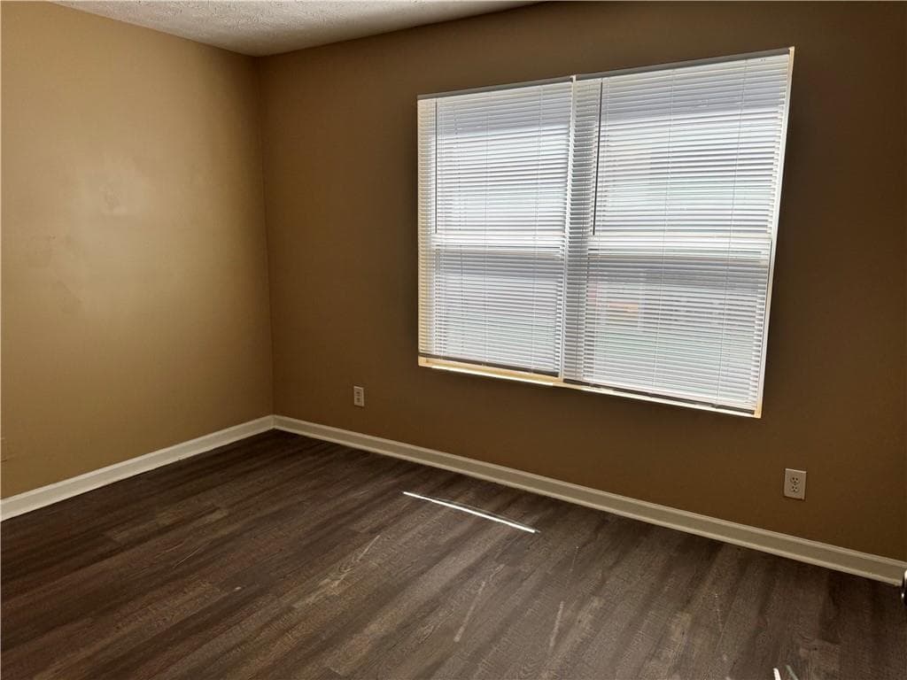 3 bedroom, 2 bathroom, 1,292 sq ft condominium for sale at 3203 Fairington Ridge Circle, Lithonia, GA 30038 — photo 4