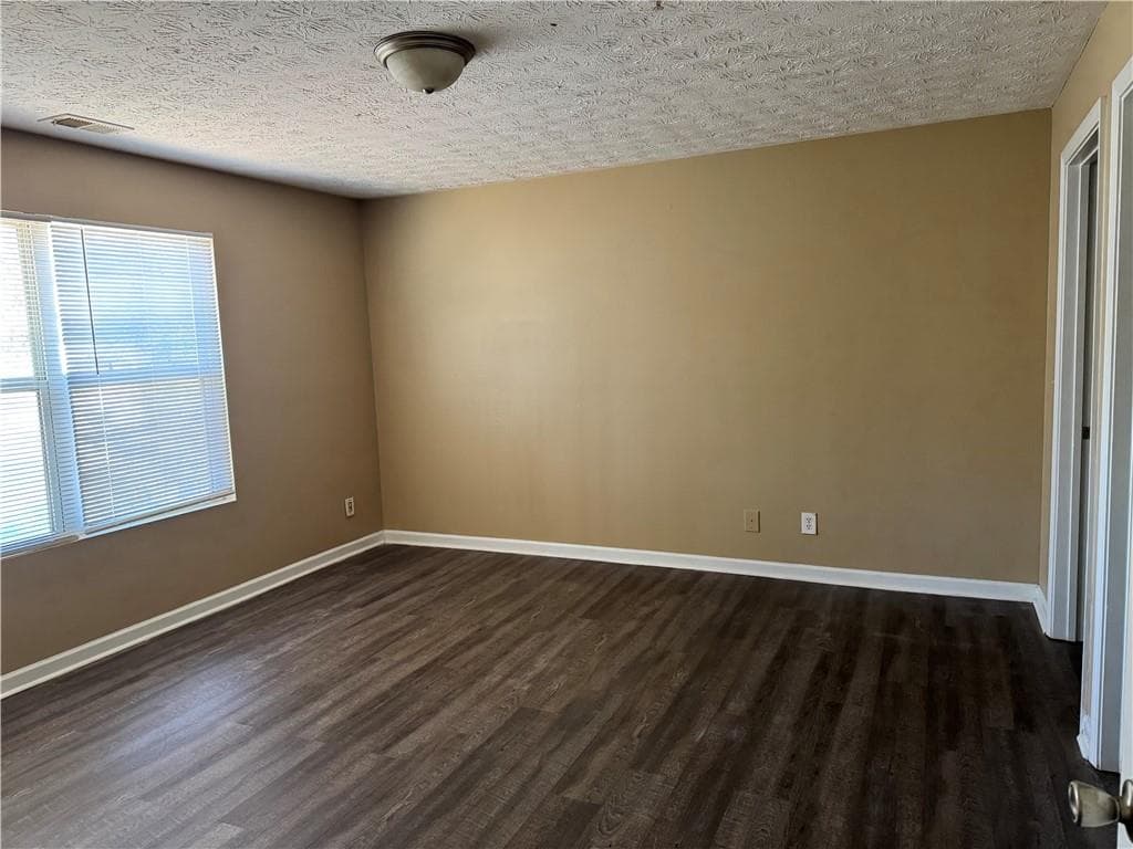 3 bedroom, 2 bathroom, 1,292 sq ft condominium for sale at 3203 Fairington Ridge Circle, Lithonia, GA 30038 — photo 5
