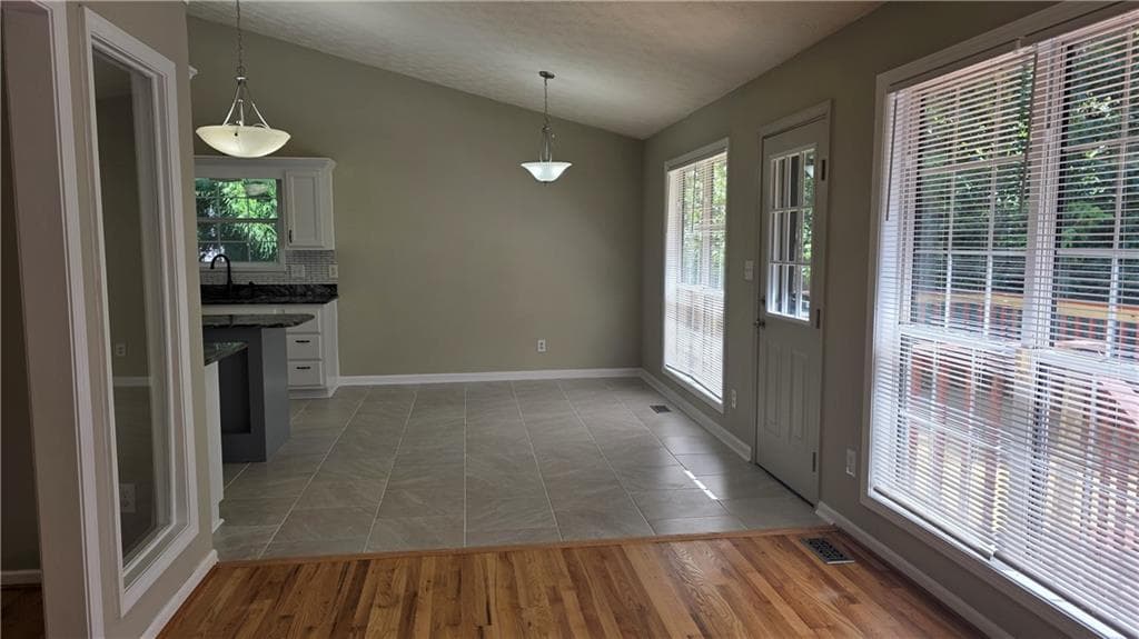 6 bedroom, 4 bathroom, 4,017 sq ft single family residence for rent at 2994 Hickory Run Circle, Duluth, GA 30096 for $3,300 a month — photo 9