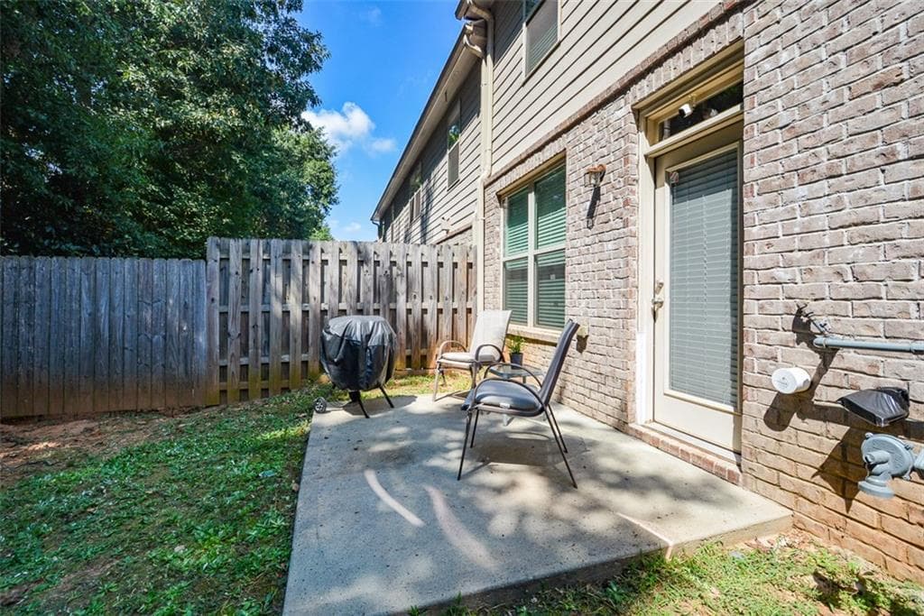 3 bedroom, 3 bathroom, 2,125 sq ft townhouse under contract at 2018 Brightleaf Way 98, Marietta, GA 30060 — photo 6