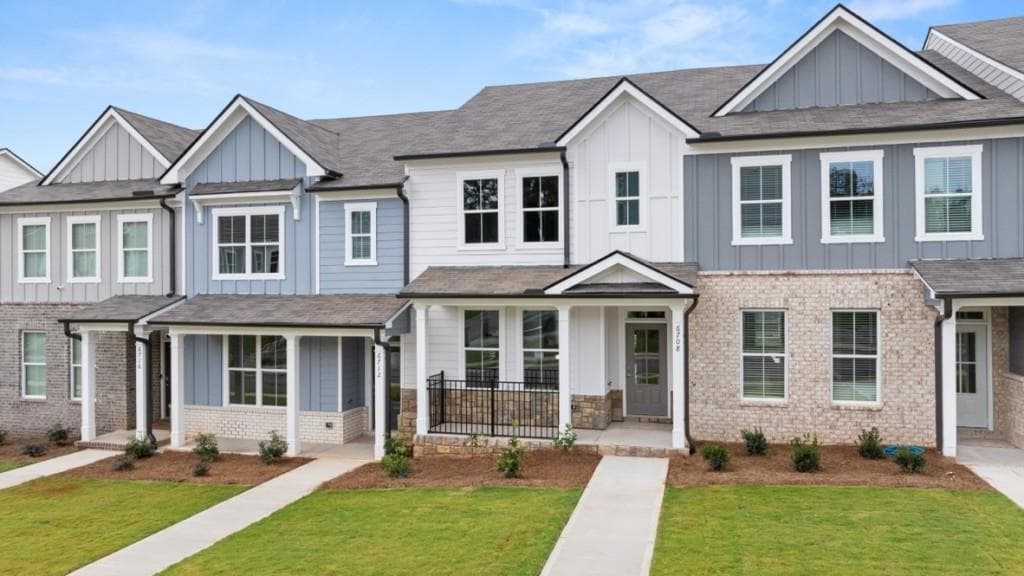 3 bedroom, 3 bathroom, 1,638 sq ft townhouse under contract at 6708 Leigh Street, Flowery Branch, GA 30542 — photo 2