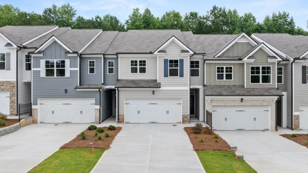 3 bedroom, 3 bathroom, 1,877 sq ft townhouse under contract at 6657 Parsons Street, Flowery Branch, GA 30542