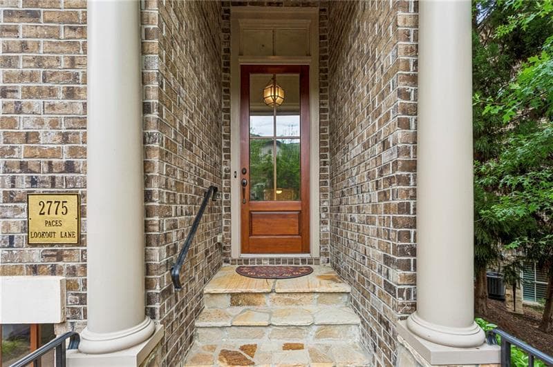 4 bedroom, 5 bathroom, 3,877 sq ft townhouse for sale at 2775 Paces Lookout Lane, Atlanta, GA 30339 — photo 2