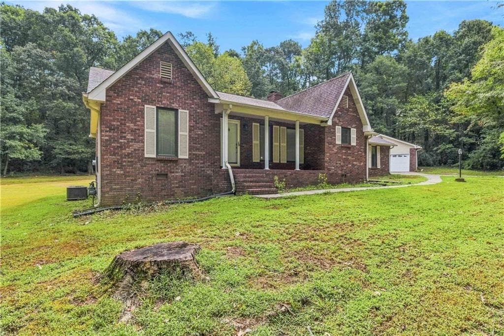 3 bedroom, 3 bathroom, 1,864 sq ft single family residence for sale at 760 Pine Needle Road, Hampton, GA 30228 — photo 3