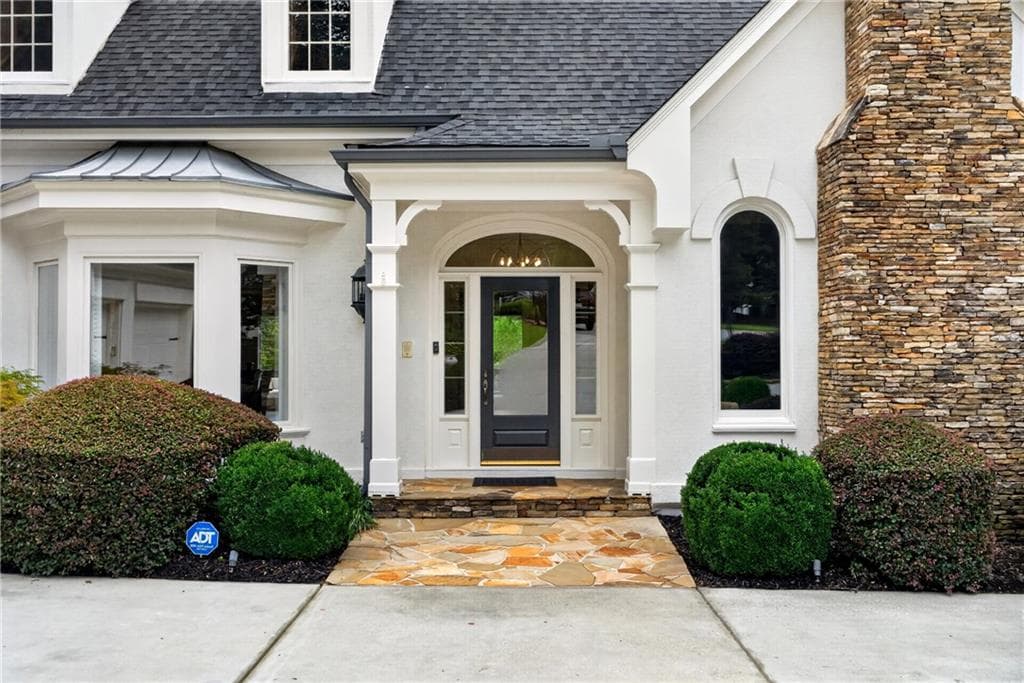 5 bedroom, 6 bathroom, 5,960 sq ft single family residence under contract at 950 Tiverton Lane, Johns Creek, GA 30022 — photo 5