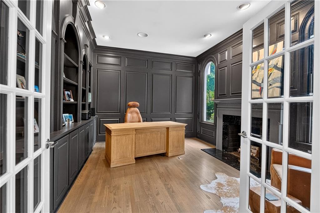 5 bedroom, 6 bathroom, 5,960 sq ft single family residence under contract at 950 Tiverton Lane, Johns Creek, GA 30022 — photo 8